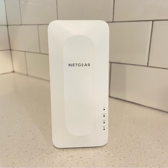 NetGear | Dual-Band WiFi 6 Mesh Extender Plug In Internal Antenna 1.8 Gbps - Picture 5 of 7